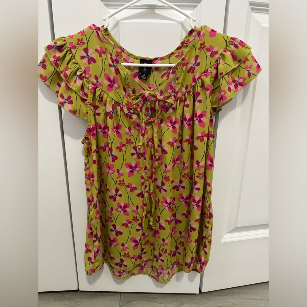Violet b. Floral Blouse Ruffle Sleeve Sz S
